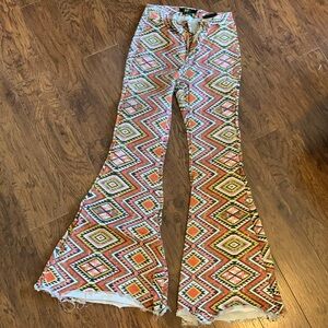 High rise flare size 4 dose have some stretch frayed  Lainey Wilson inspired